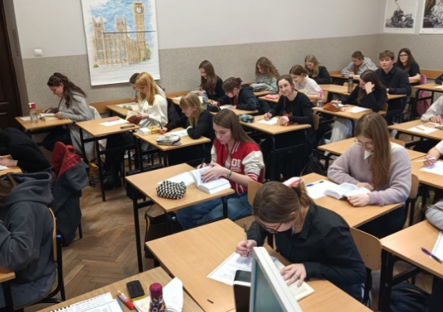 Uczestnicy w trakcie etapu szkolnego konkursu